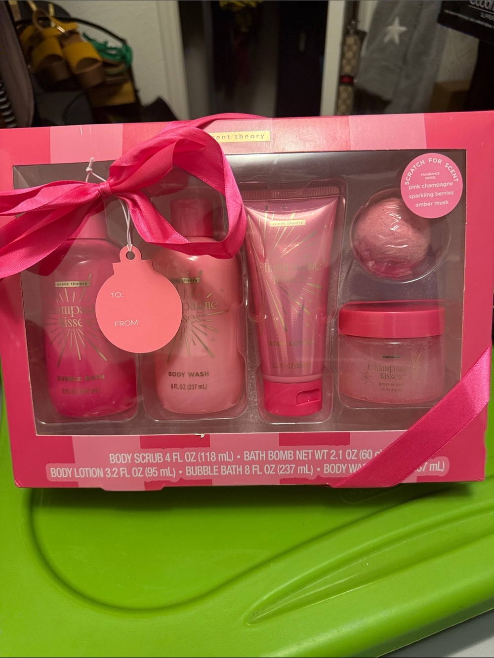Pink Champagne Kisses Women Bath & Body Gift Set - Pink